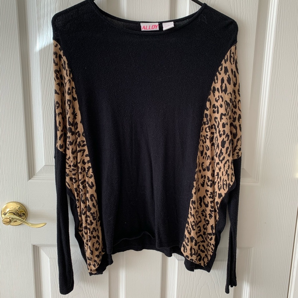 ❣️❗️FINAL PRICE➖DONATING SOON. ALLOY leopard panel sweater - Picture 2 of 7